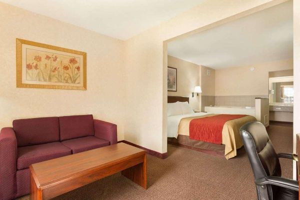 BAYMONT SUITES SPRINGFIELD (Springfield)